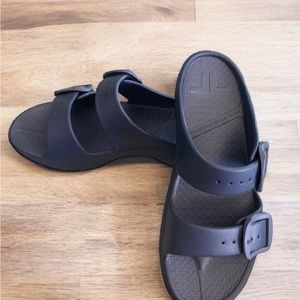 Size 12 Telic Boise Bliss Navy NWT